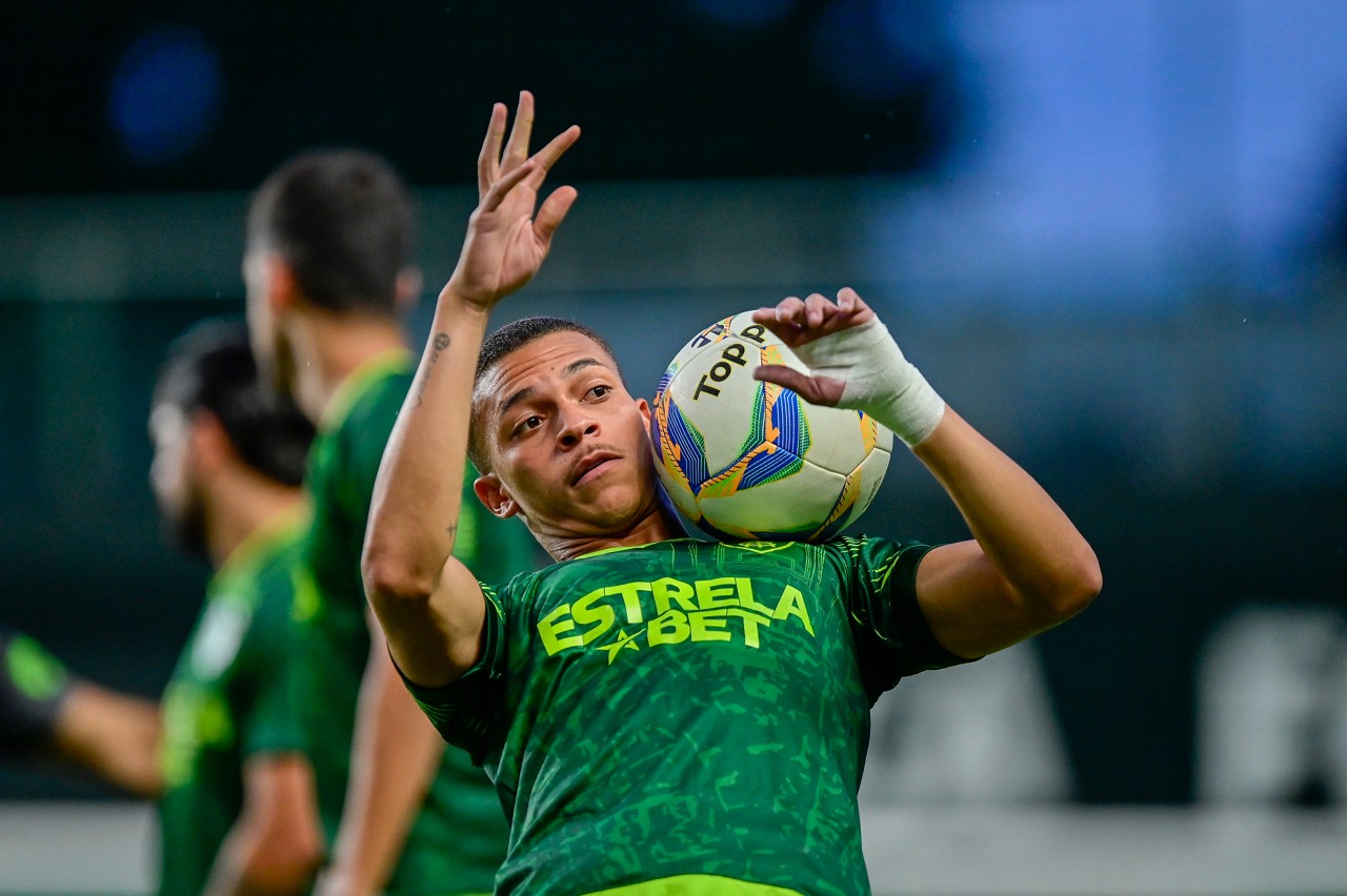 Rodrigo tem contrato com o clube alviverde até 31 de dezembro de 2024