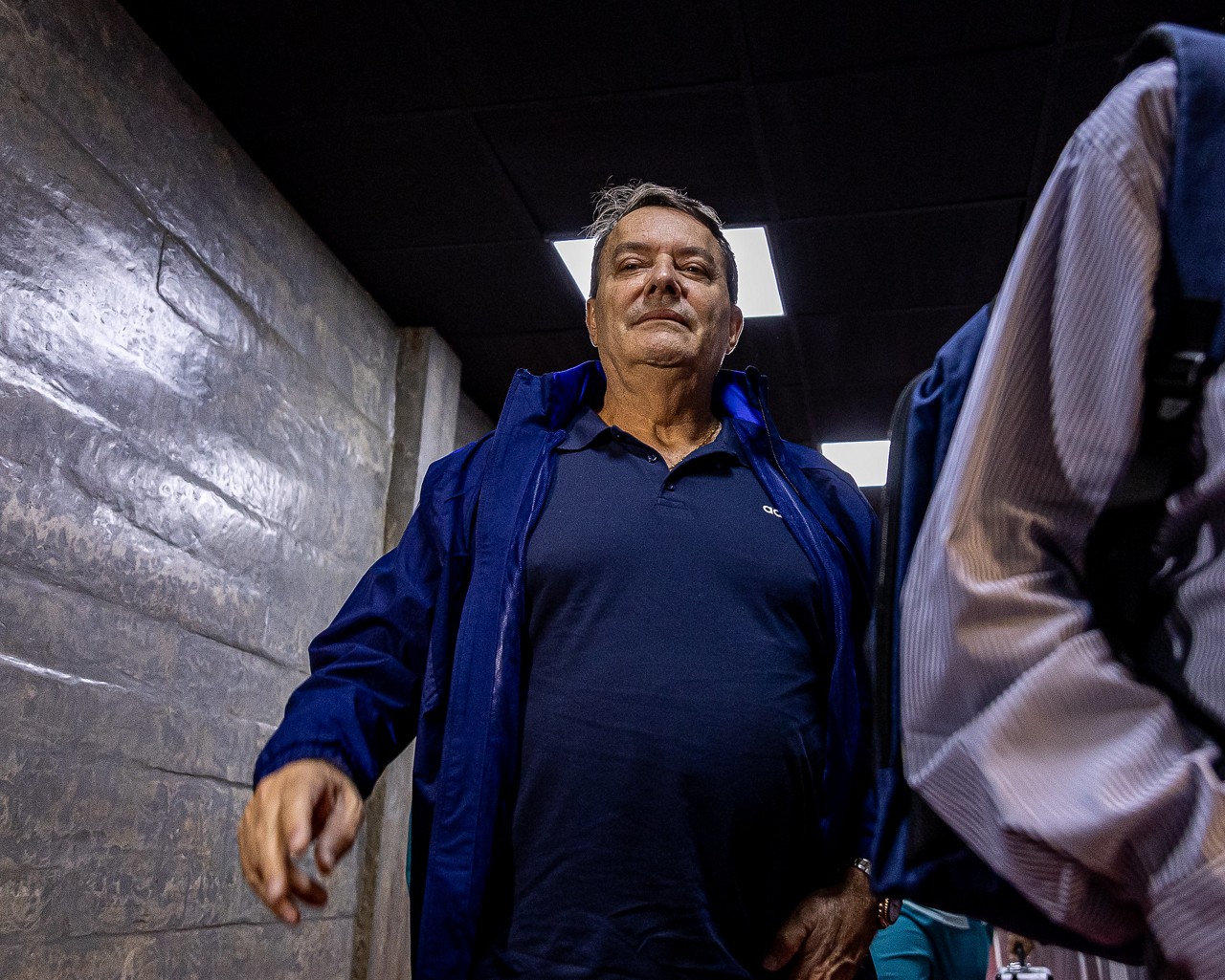 Pedro Lourenço na área interna do estádio Beira-Rio, em Porto Alegre