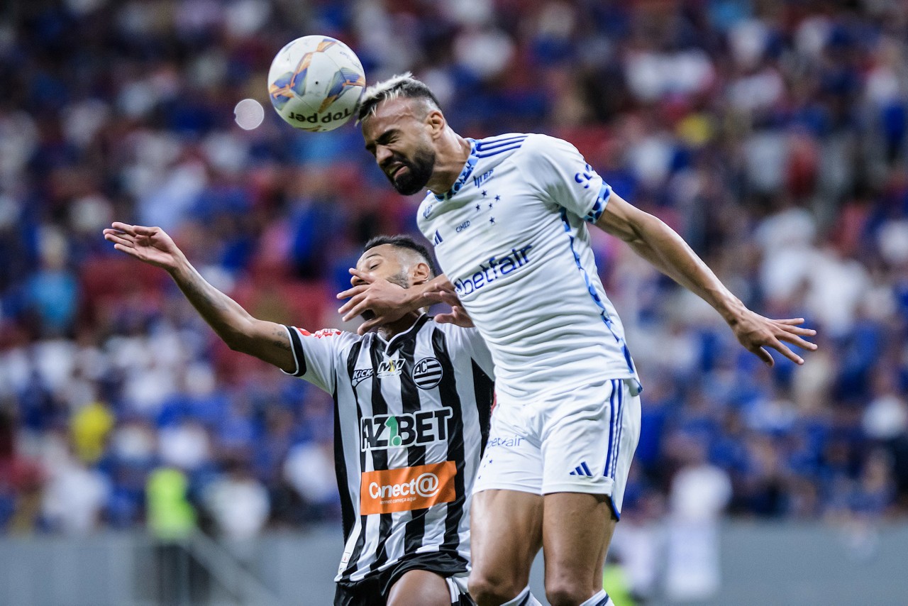 Fabrício Bruno colocou a bola dentro do próprio gol na segunda etapa