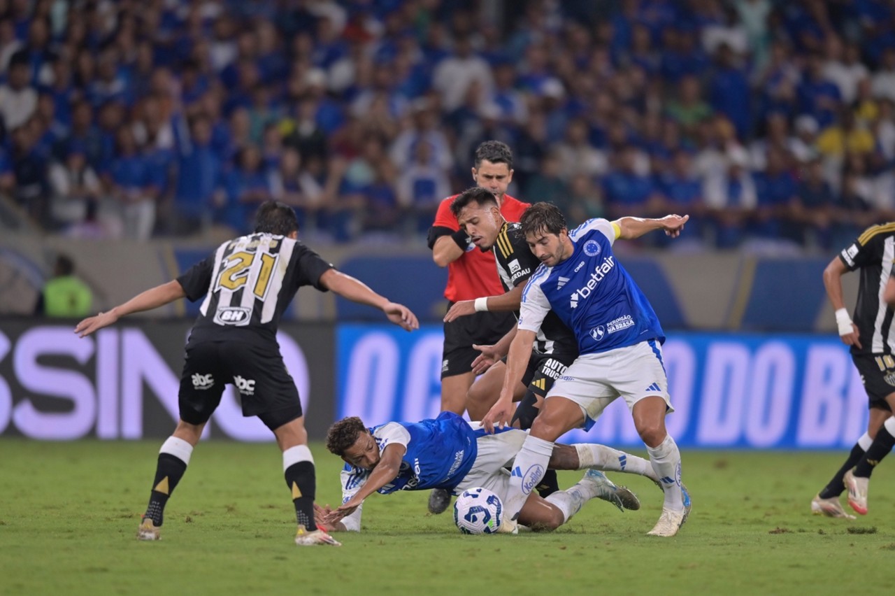 Clássico foi muito disputado no Mineirão, mas acabou sem gols