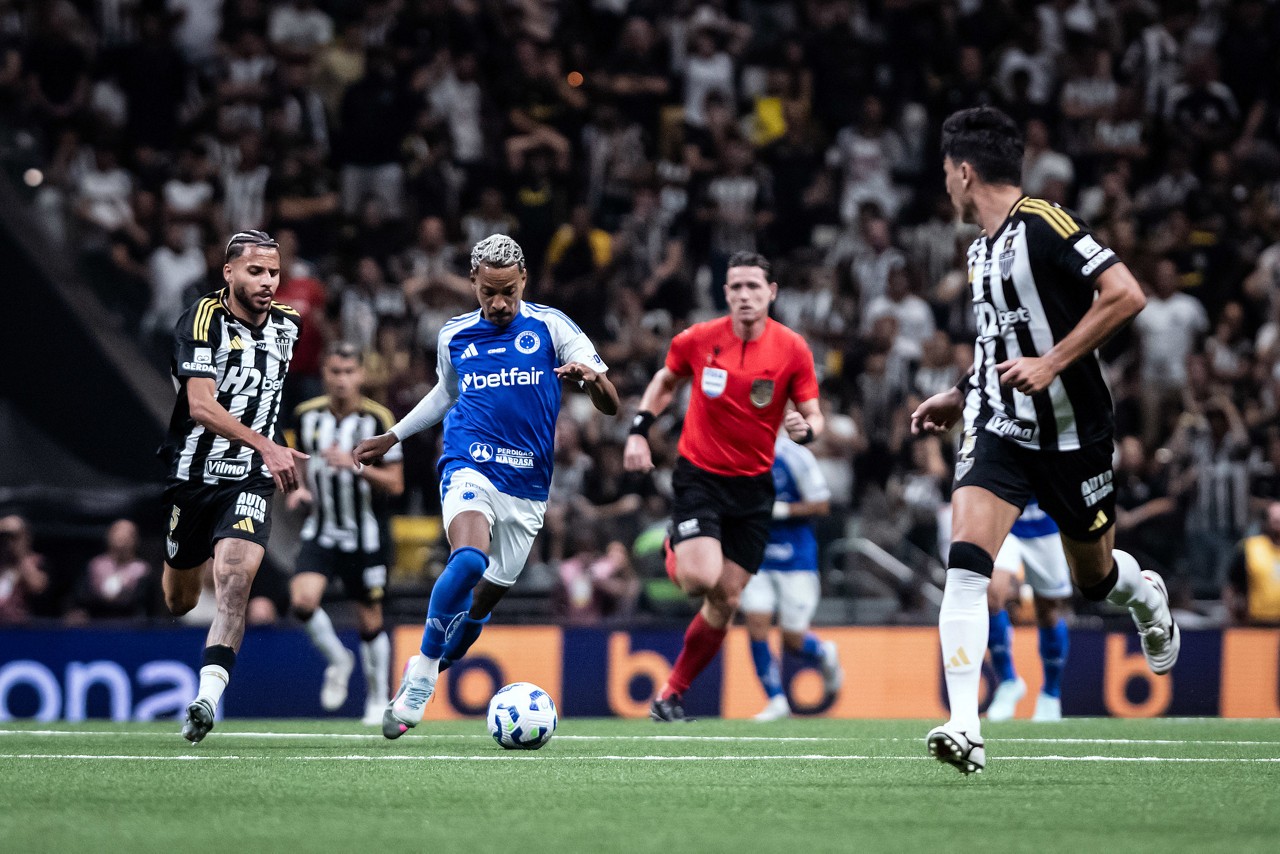 Cruzeiro venceu o primeiro jogo por 2 a 0