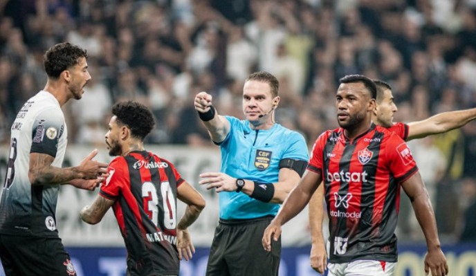 Gustavo Ervindo Bauermann árbitro apita pela primeira vez uma partida do Cruzeiro