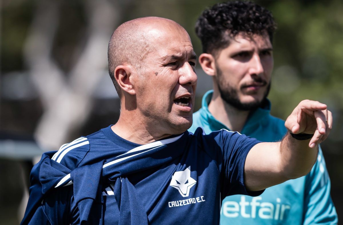 Técnico Leonardo Jardim comandou atividades na Toca da Raposa 2 
