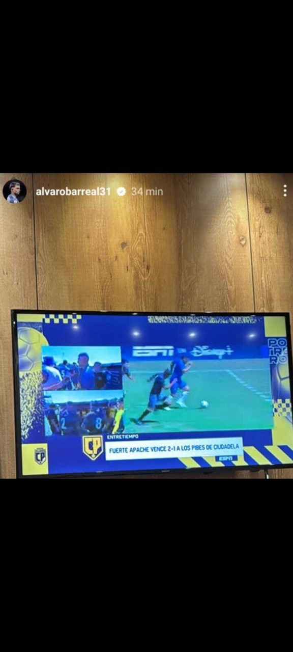 Jogador do Cruzeiro postou em suas redes sociais momento em que acompanhava partida da Copa Potrero