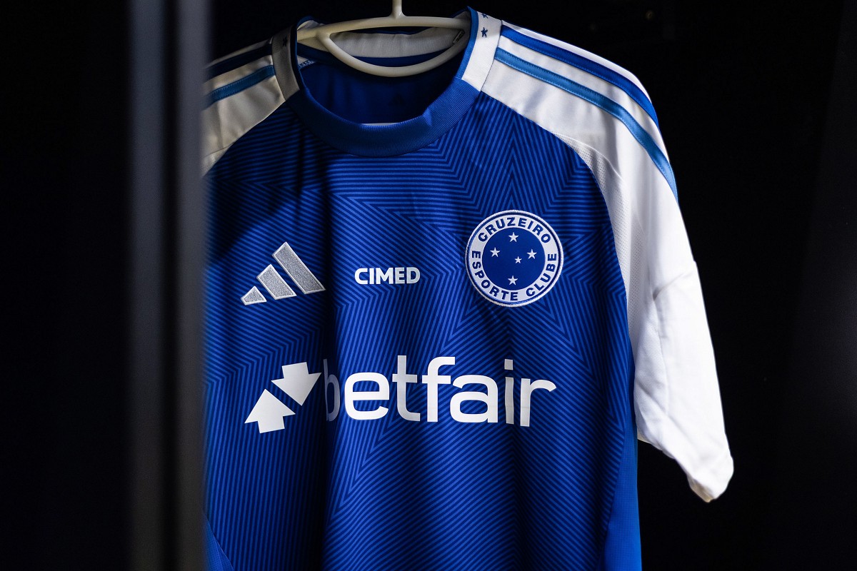 Cruzeiro anuncia data de lançamento do novo uniforme para a temporada 2026