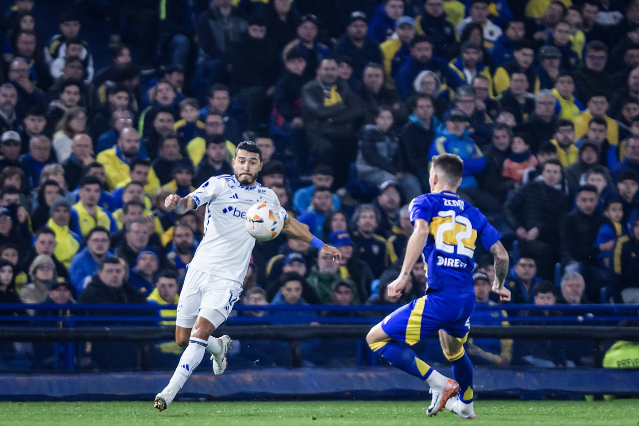 Cruzeiro atuou de branco contra o Boca Juniors pela primeira partida das oitavas de final da Sul-Americana