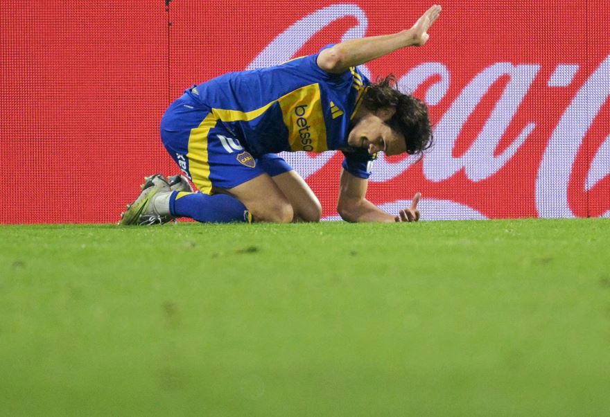 Cavani durante jogo no La Bombonera