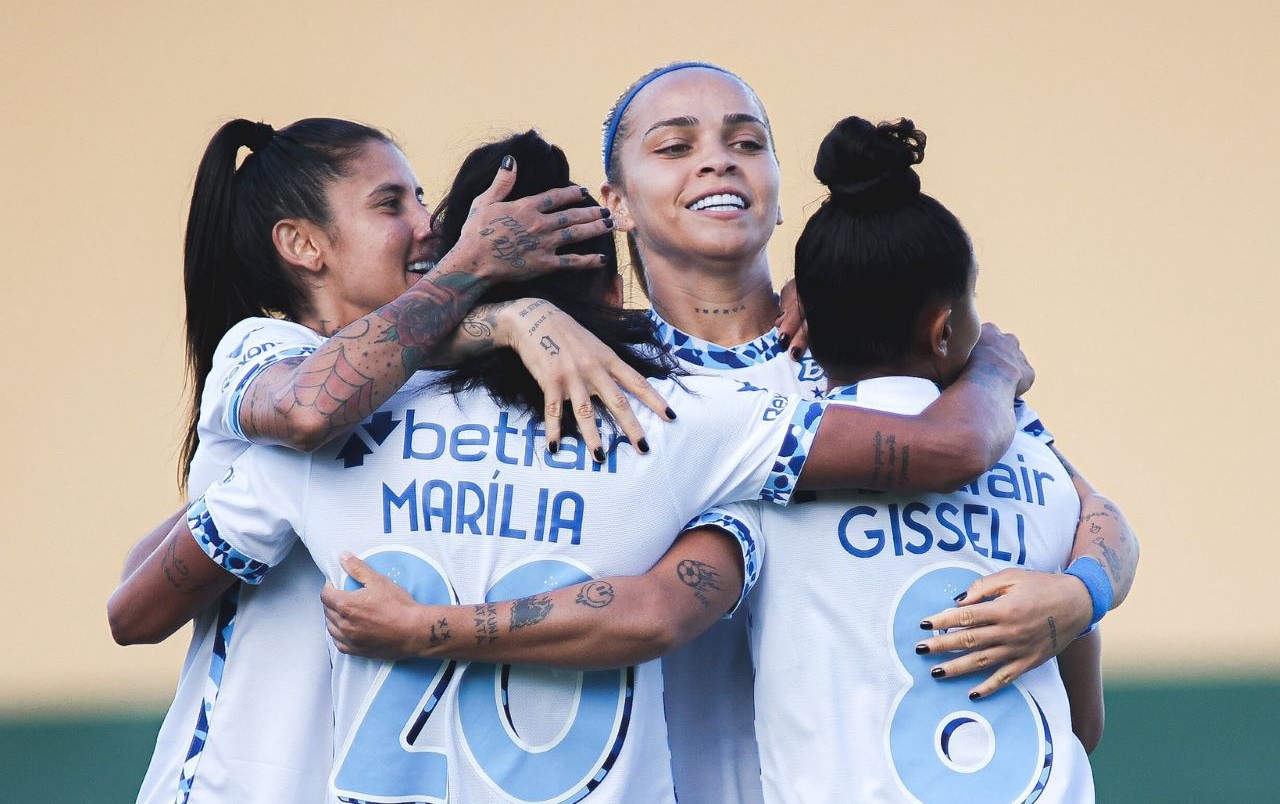 No profissional, Cruzeiro é líder do Campeonato Brasileiro feminino