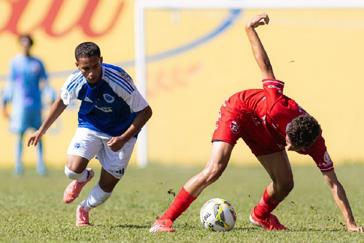 Gols da partida foram anotados na primeira etapa