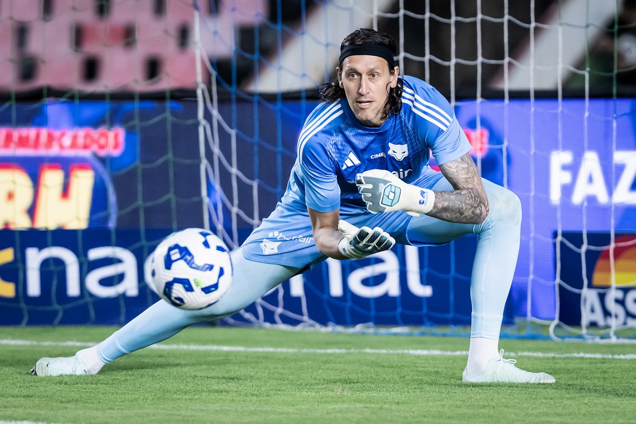 Cássio no aquecimento antes da partida entre Cruzeiro e Vasco, pelo Brasileirão