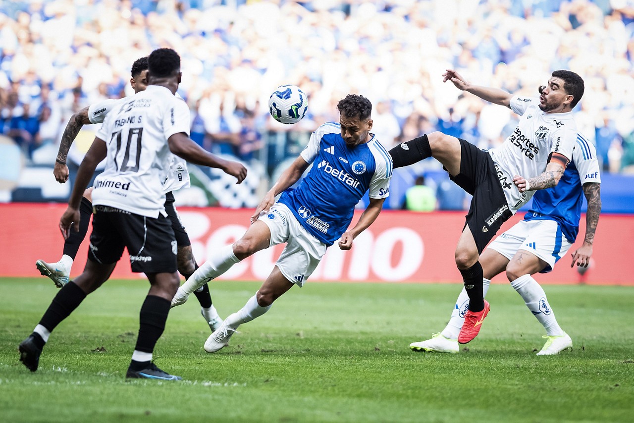 Cruzeiro perder uma invencibilidade de 16 jogos neste domingo (27/7) contra o Ceará
