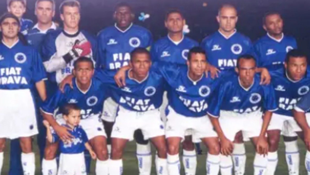 Time do Cruzeiro que se sagrou campeão da Copa do Brasil 2000