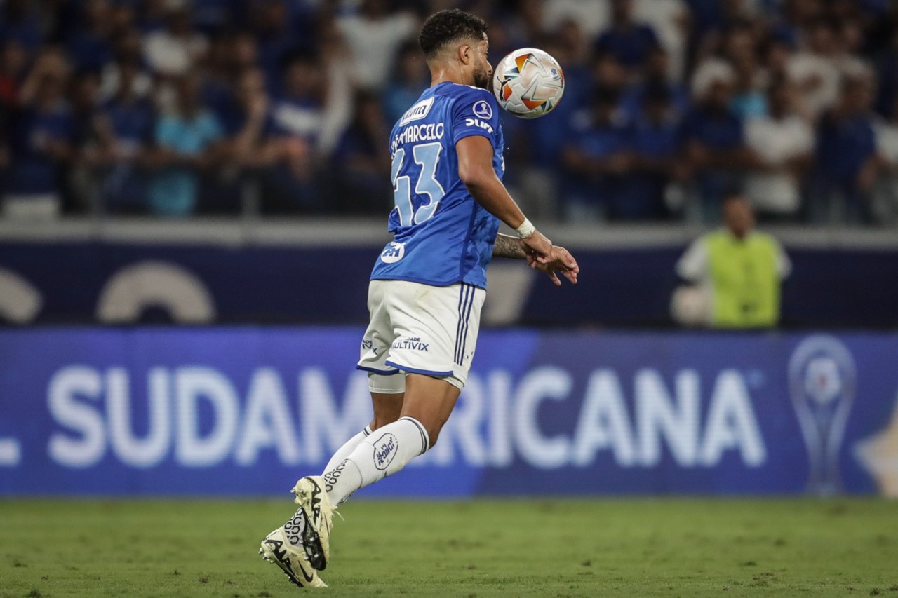 Zagueiro João Marcelo é titular absoluto do Cruzeiro