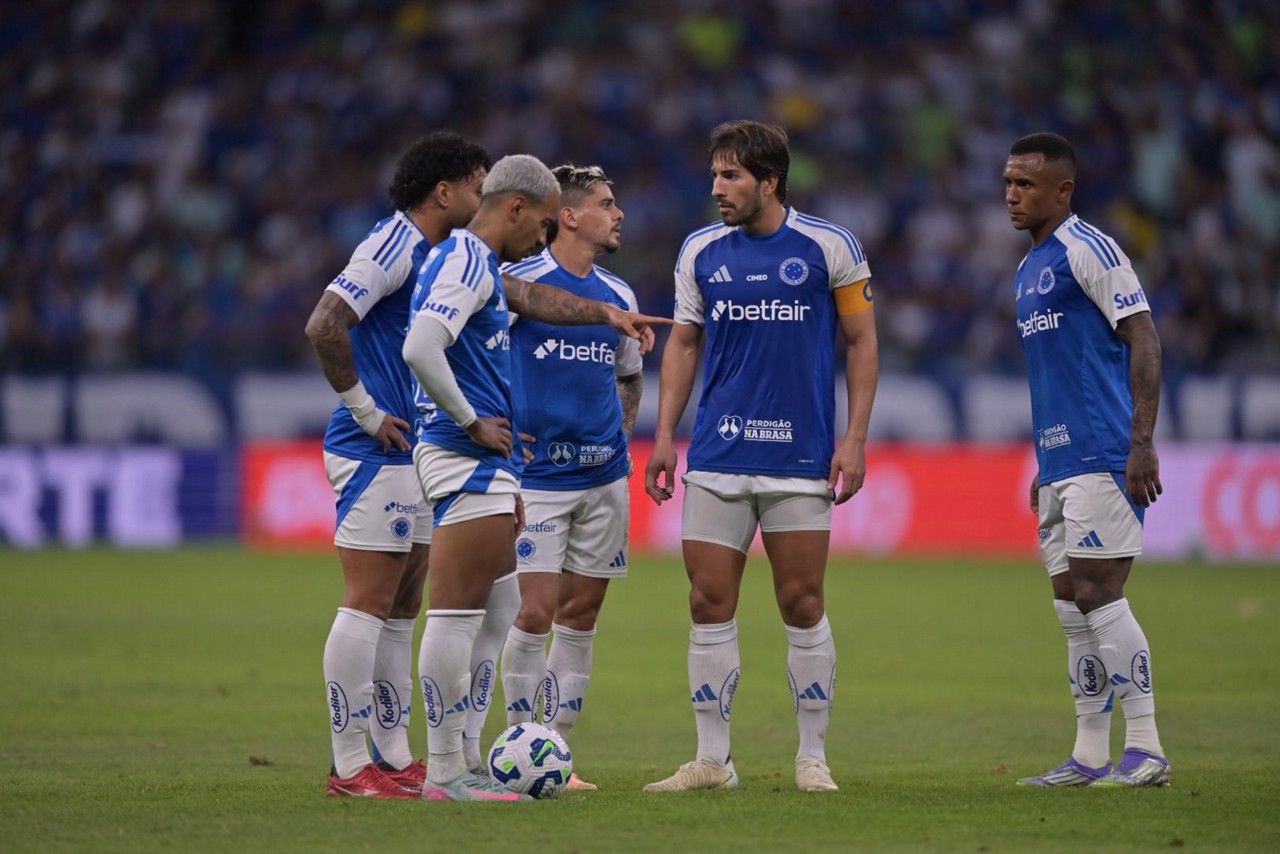 Cruzeiro levou virada do Ceará e perdeu a liderança da Série A