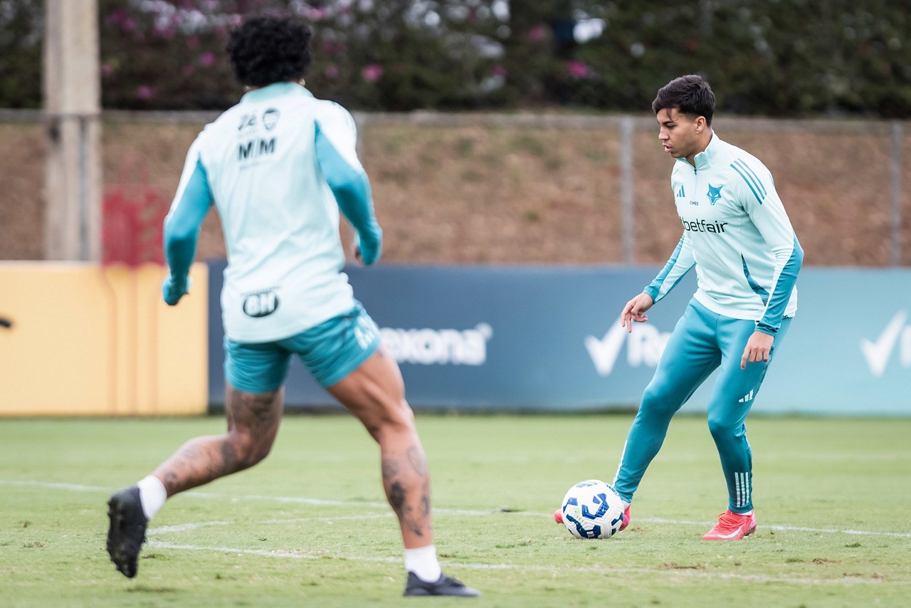 Kaio Jorge e Gabigol durante treinamento com bola