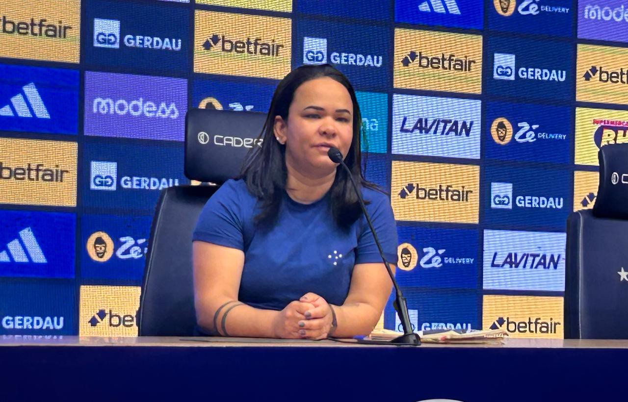 Bárbara Fonseca durante entrevista coletiva na Toca da Raposa 2