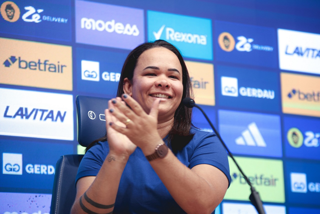 Bárbara Fonseca foi apresentada oficialmente como diretora do futebol feminino celeste no dia 10 de outubro, dia do aniversário dela