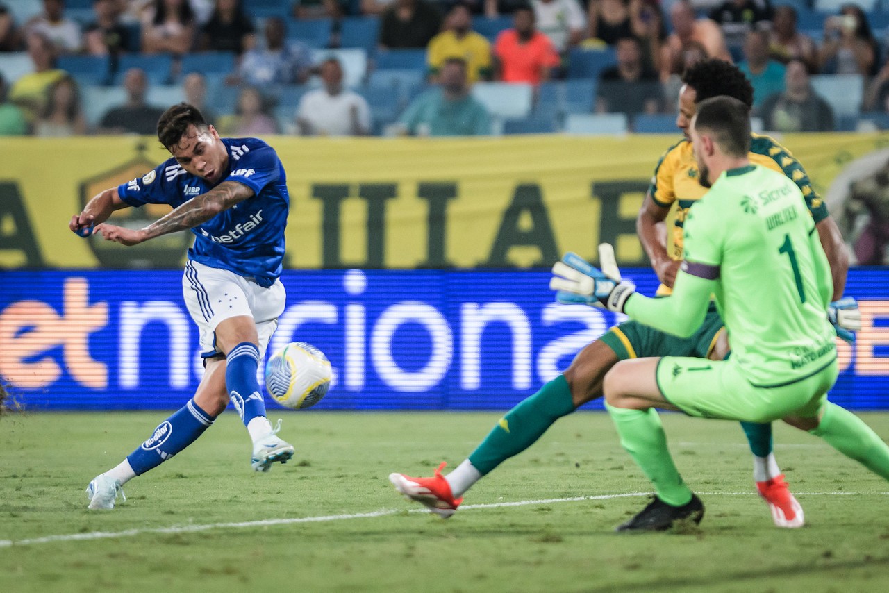 Kaio Jorge perdeu a melhor chance do primeiro tempo