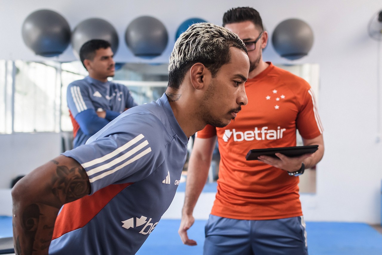 Camisa 10 do Cruzeiro, Matheus Pereira foi reavaliado pelas equipes de saúde nesta quinta-feira (5)