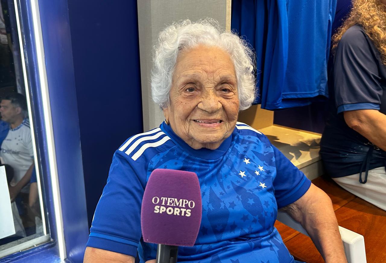 Vó Miracy, de 105 anos, vai a todos os jogos do Cruzeiro como mandante
