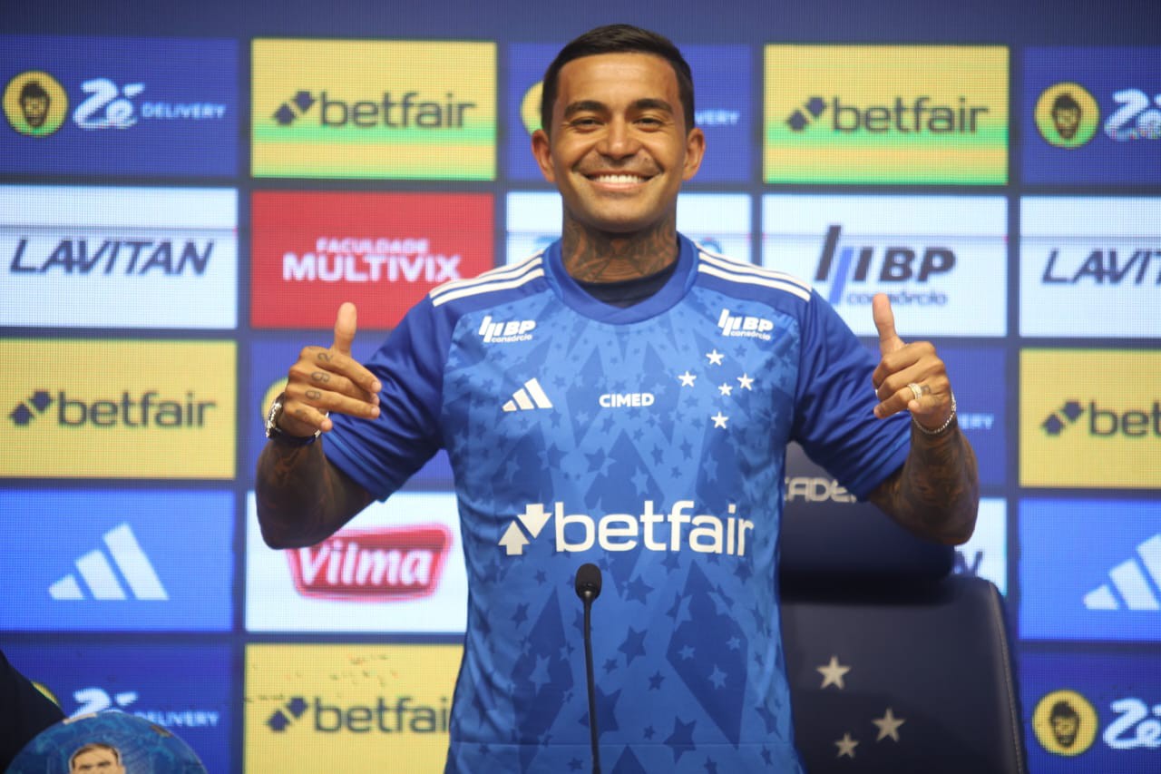 Apresentação reforço do Cruzeiro, Dudu  Toca da Raposa em Belo Horizonte