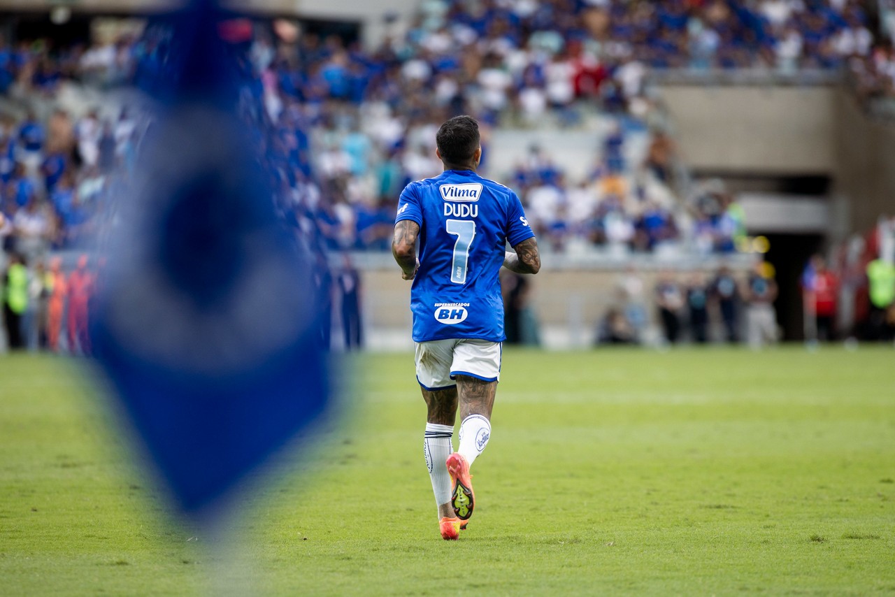 Dudu teve problemas com o treinador Jardim