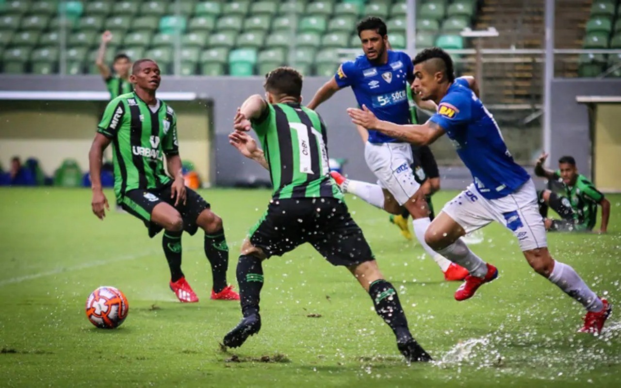 Lance de partida entre Cruzeiro e América, no Mineiro de 2019