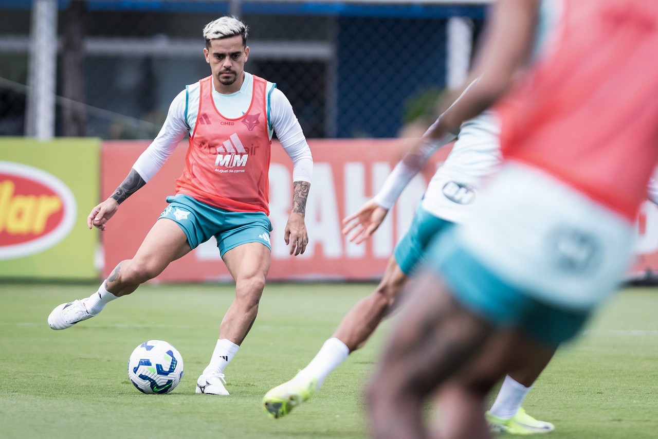 Fagner tem 36 anos e disputa posição com William