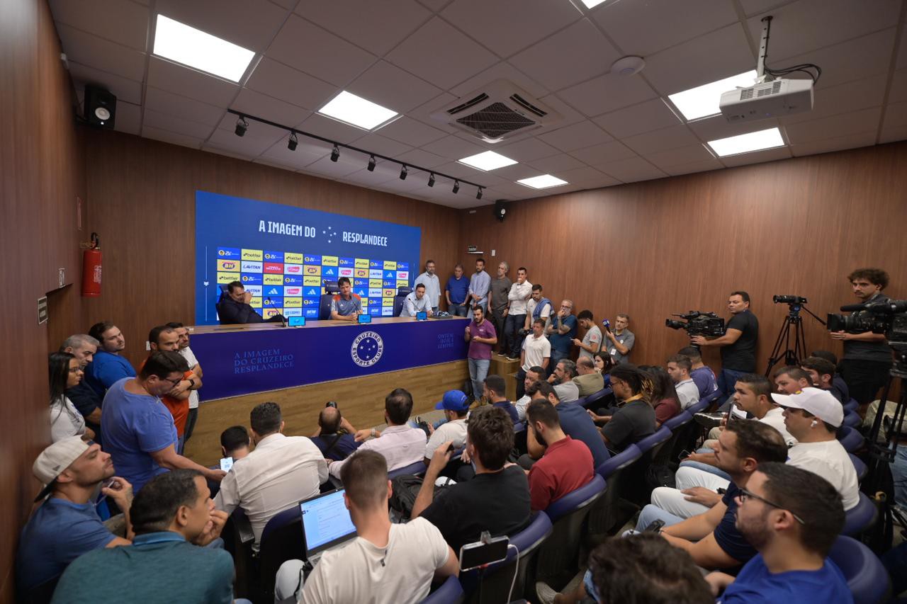 Sala de imprensa da Toca da Raposa 2 ficou lotada