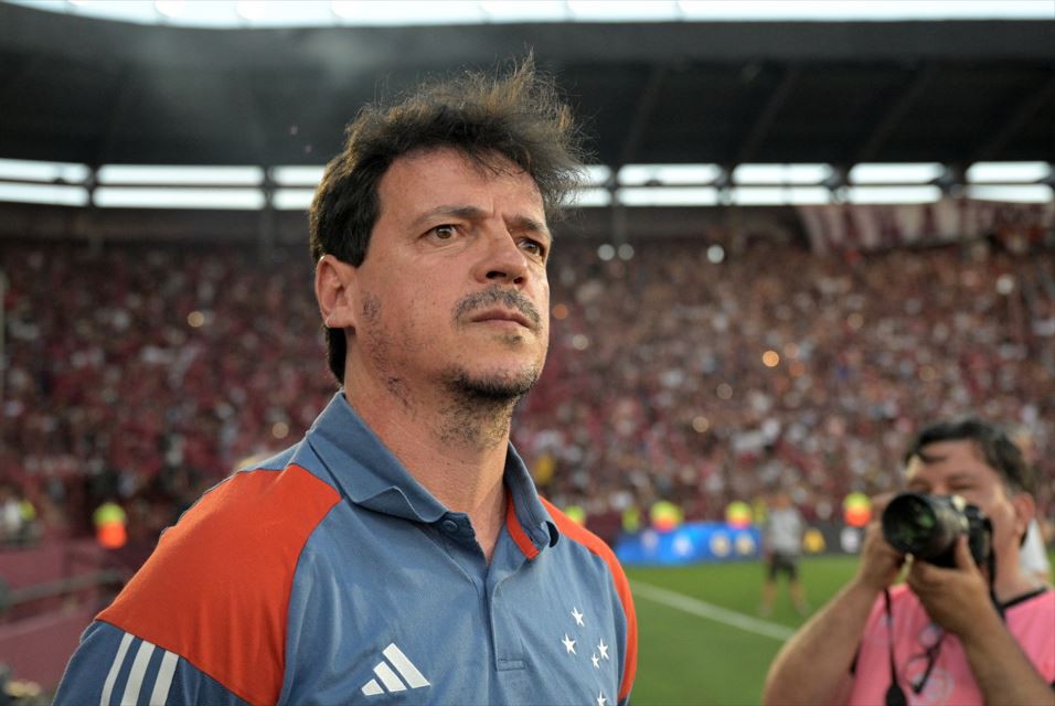 Fernando Diniz justificou substituição de Matheus Pereira