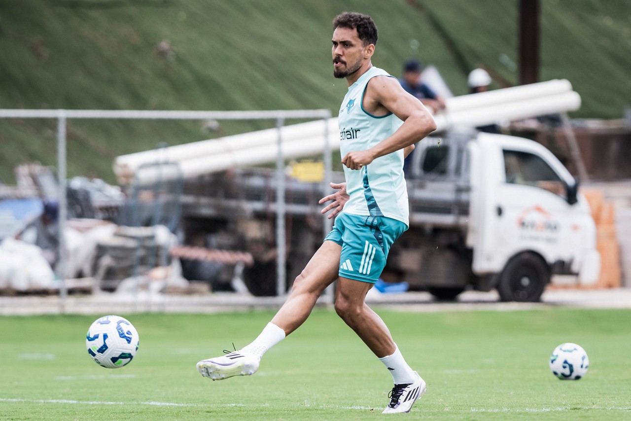 Eduardo durante treino na Toca da Raposa 2