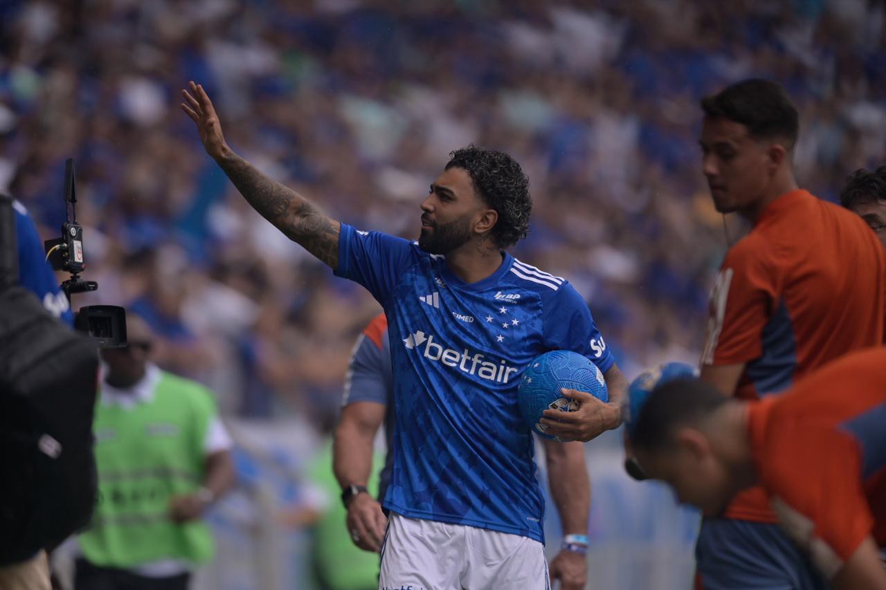 Gabriel Barbosa foi recebido por mais de 40 mil torcedores no Mineirão