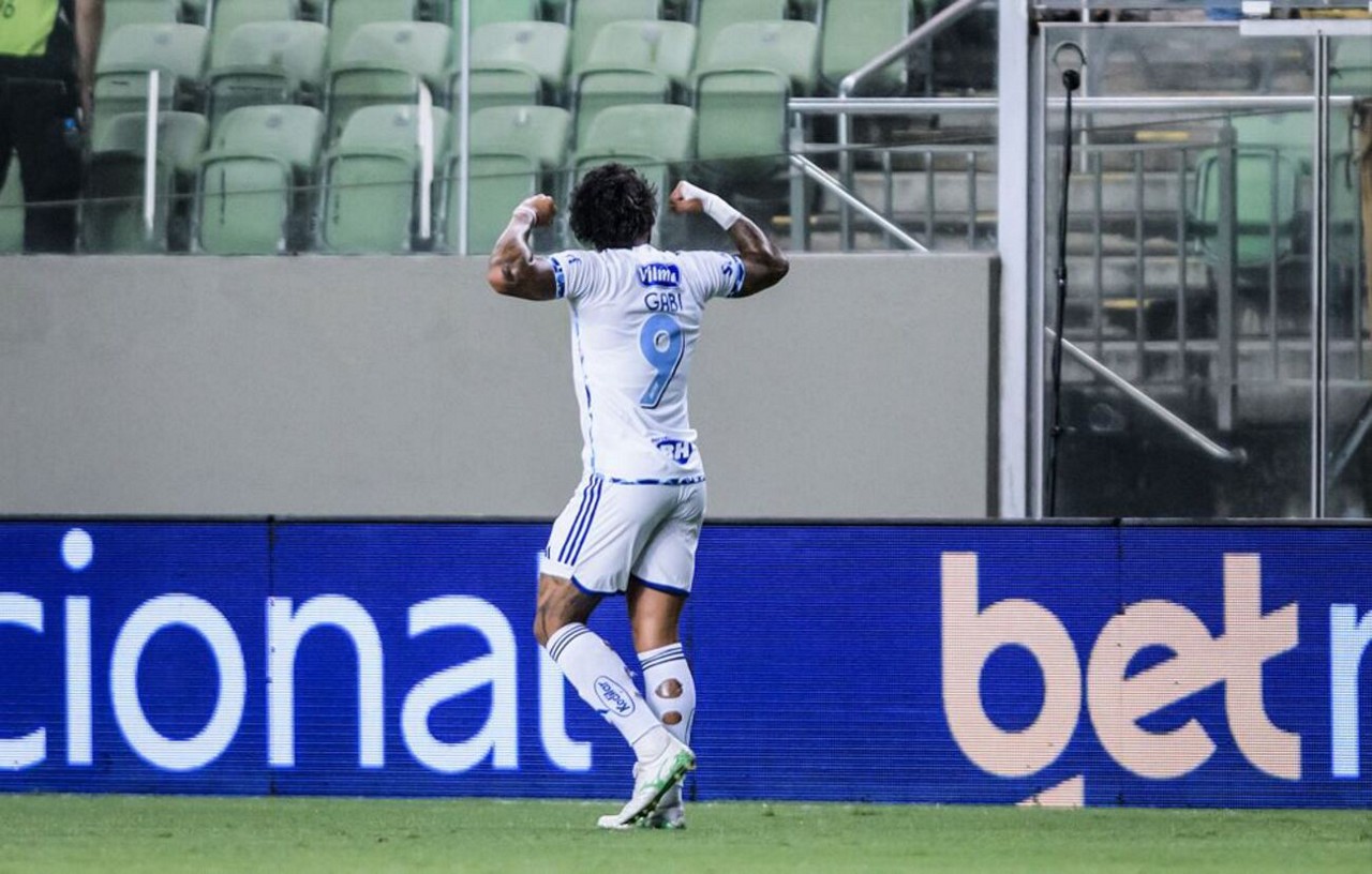 Gabigol realizou sua famosa comemoração com a torcida no Horto