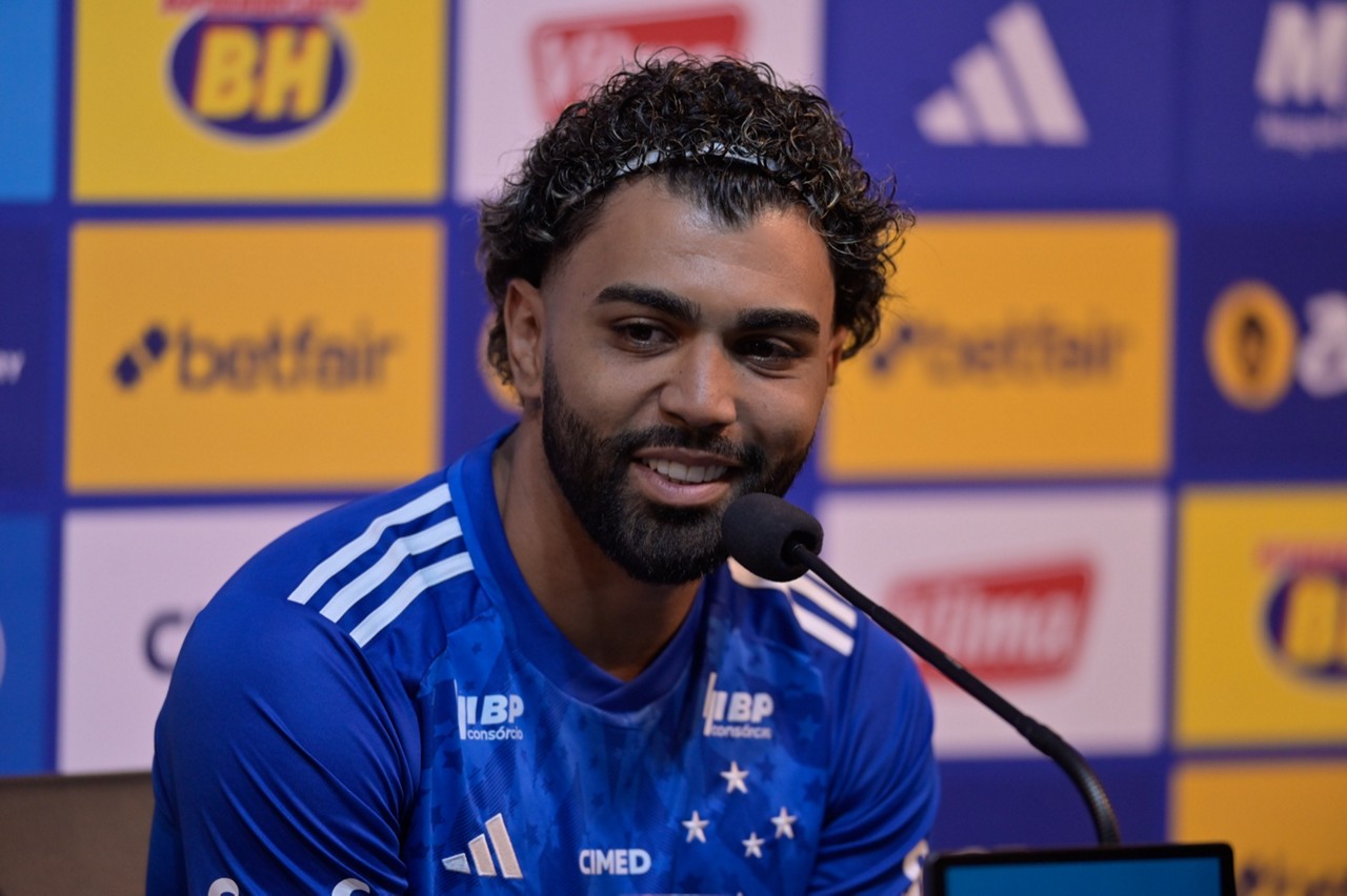 Gabigol durante coletiva de imprensa em sua apresentação como jogador do Cruzeiro
