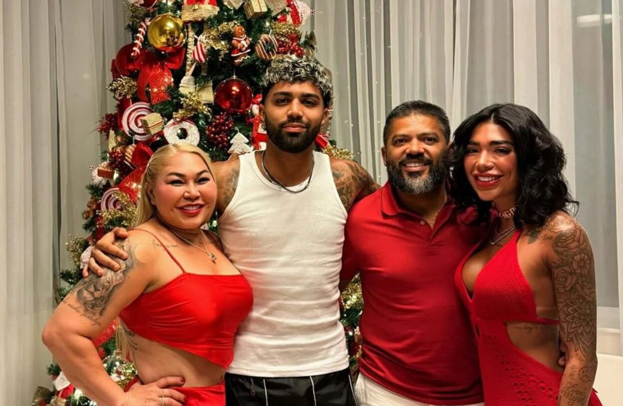 Pais e irmã de Gabigol; atacante retornou ao Brasil e deve passar o Natal com a família em Jaguariúna