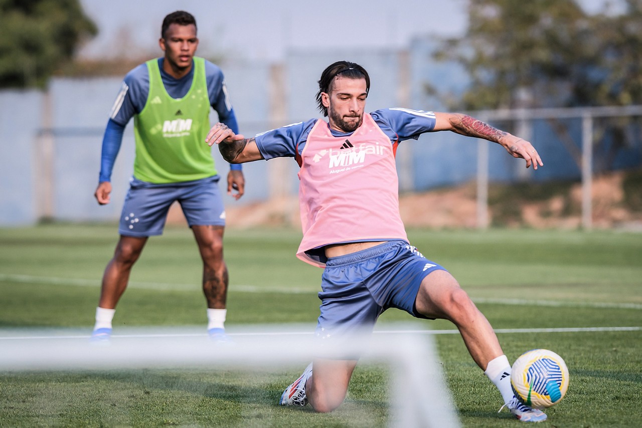 Lautaro Díaz e Gabriel Veron participaram do treinamento em campo na tarde desta quinta-feira (5 de setembro)