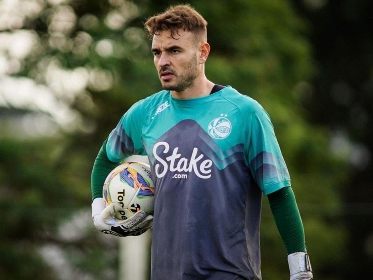 Gabriel Vasconcelos em ação pelo Juventude; goleiro foi um dos destaques das boas campanhas da equipe no Gaúchão, Copa do Brasil e Brasileirão
