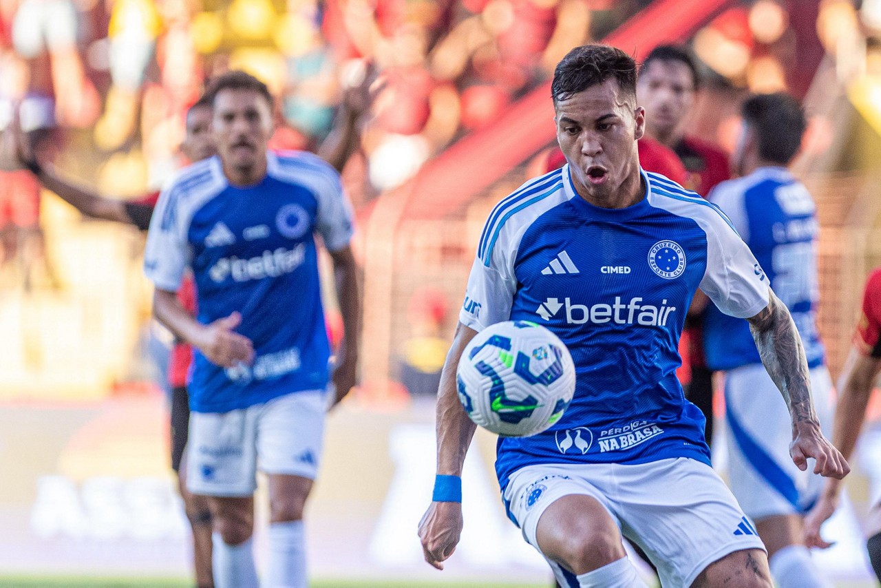 Kaio Jorge em ação na Ilha do Retiro durante a goleada de 4x0 sobre o Sport