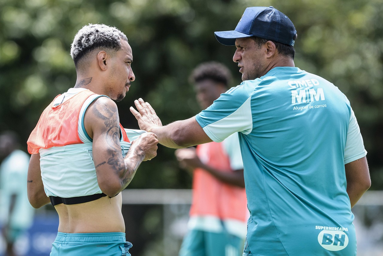 Wesley Carvalho em conversa com Matheus Pereira na Toca da Raposa 2