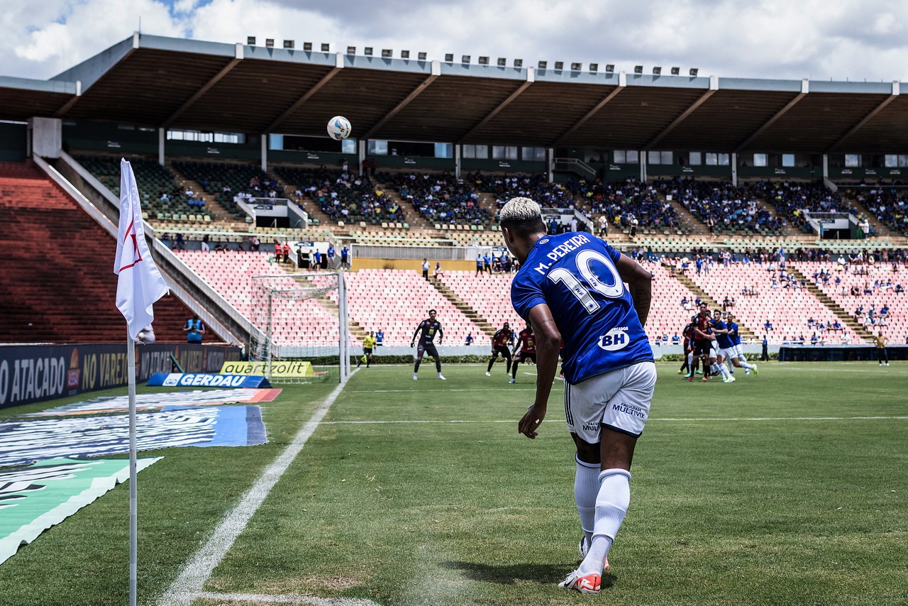 No ano passado, o Cruzeiro enfrentou o Pouso Alegre no Parque do Sabiá, em Uberlândia