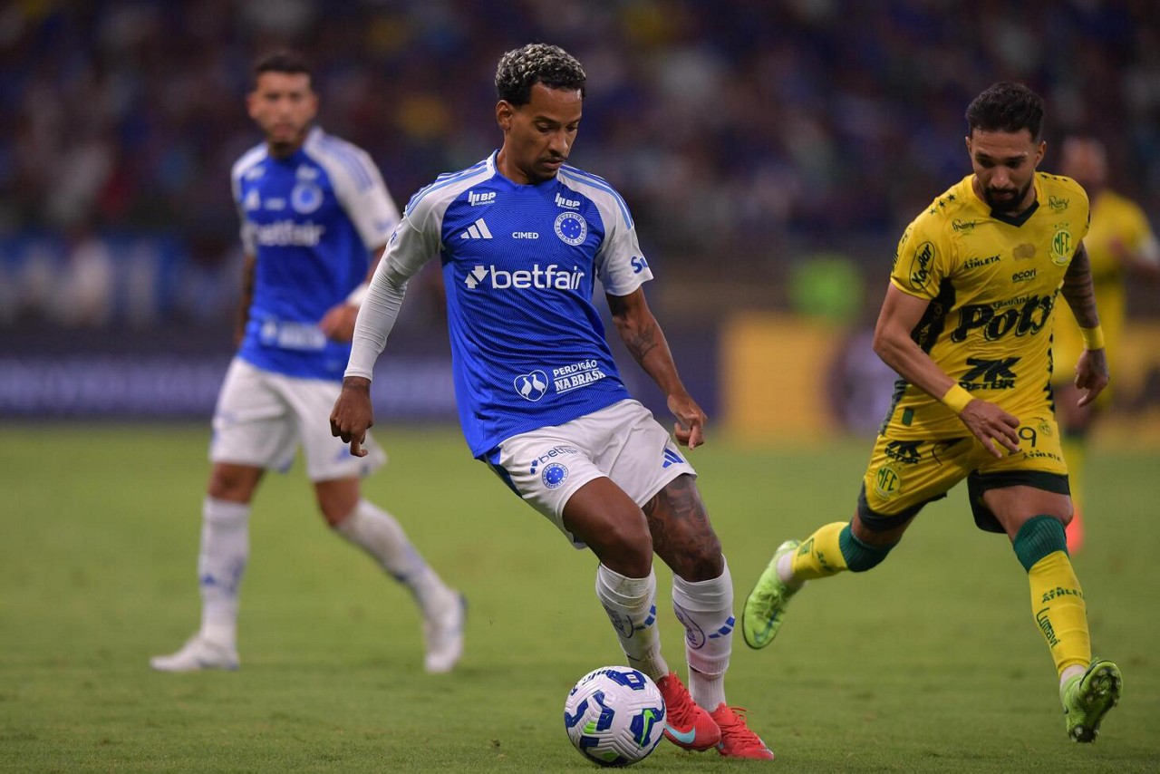 Matheus Pereira em ação durante o segundo tempo da partida diante do Mirassol, no Mineirão