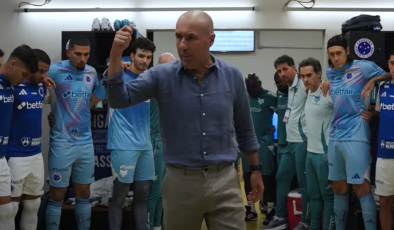 Leonardo Jardim faz discurso empolgado aos jogadores do Cruzeiro antes da estreia da equipe no Brasileirão
