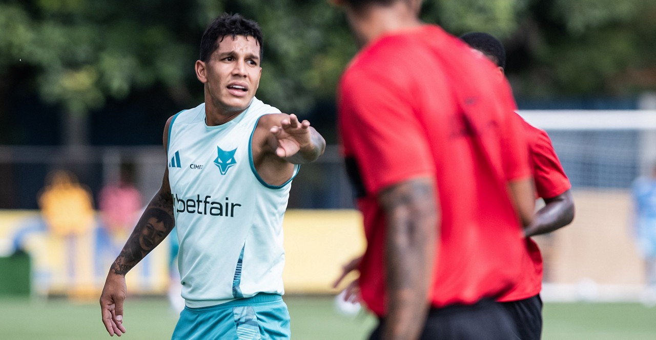 Volante Lucas Romero participou do jogo-treino do Cruzeiro com o Pouso Alegre