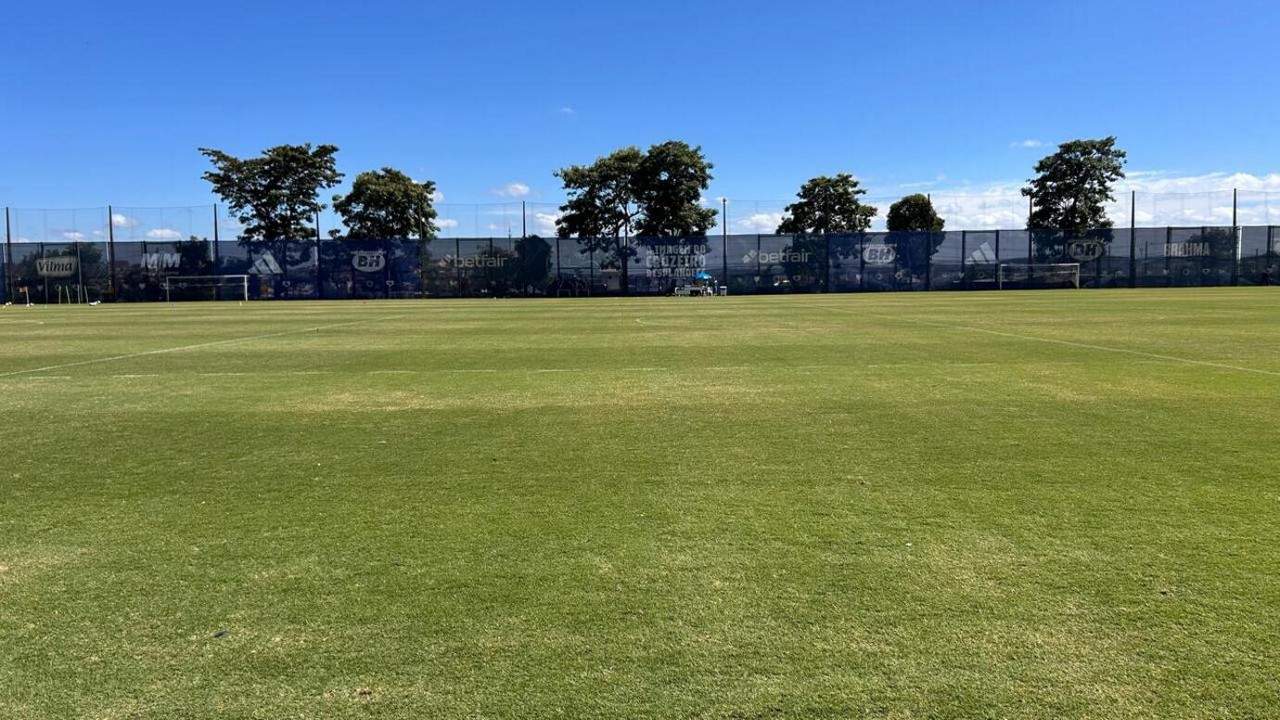 Campo na Toca da Raposa, local em que os jogadores do Cruzeiro farão atividade nesta quinta-feira (27)
