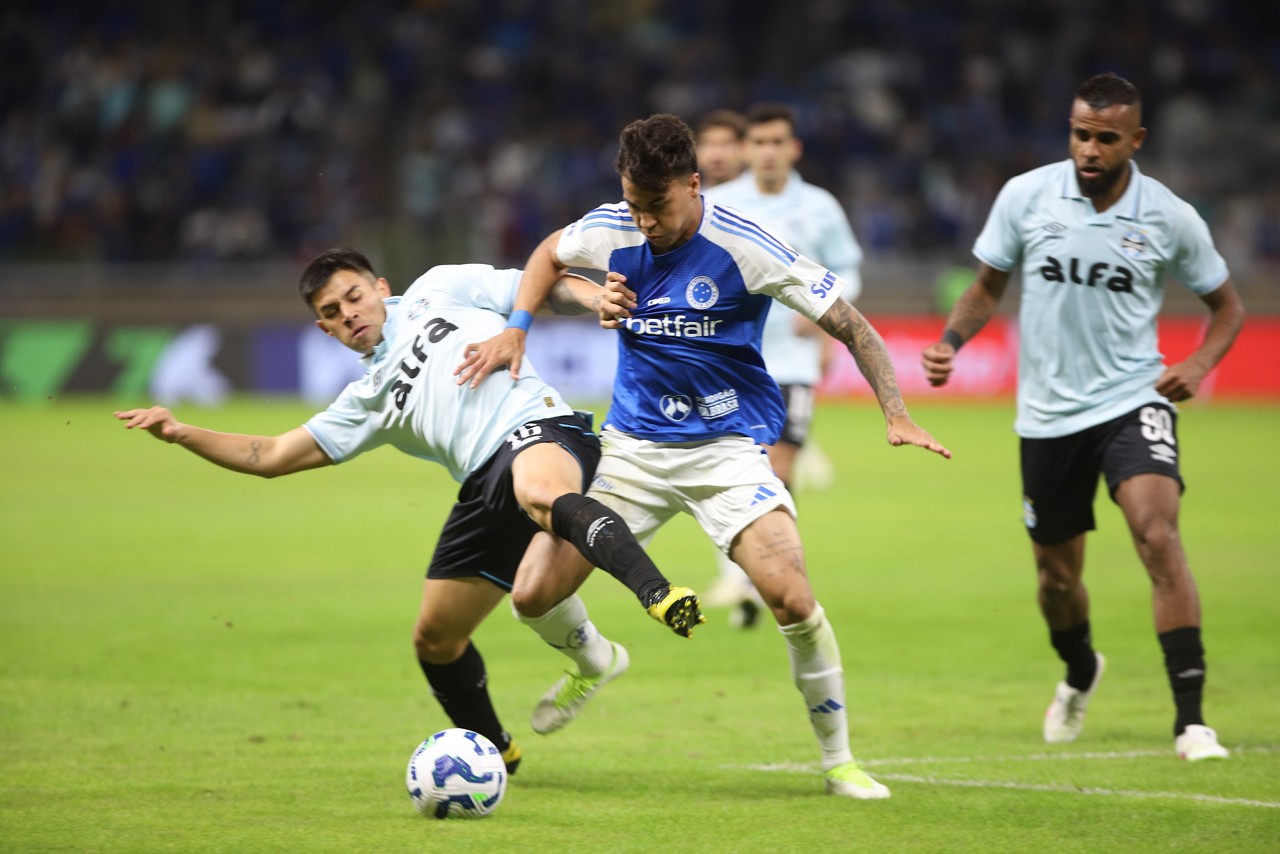 Camisa 19 tem 23 anos e foi contratado junto à Juventus