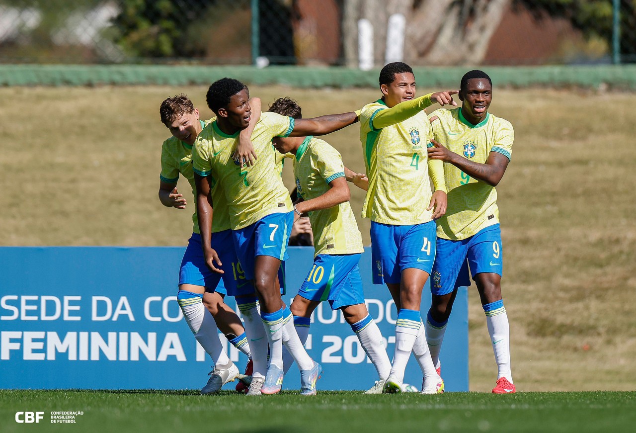 Kauã Prates comemorando seu primeiro gol pela equipe nacional