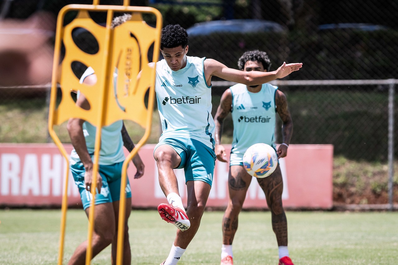 Kauã Prates durante treinamento na Toca da Raposa 2
