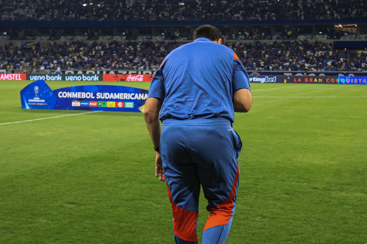 Fernando Diniz em sua estreia como treinador do Cruzeiro
