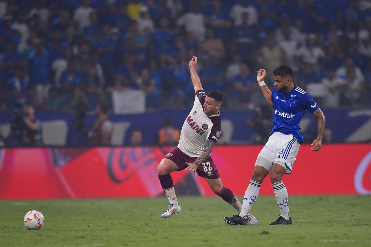 Cruzeiro e Lanús empataram por 1 a 1 no Mineirão, pela ida