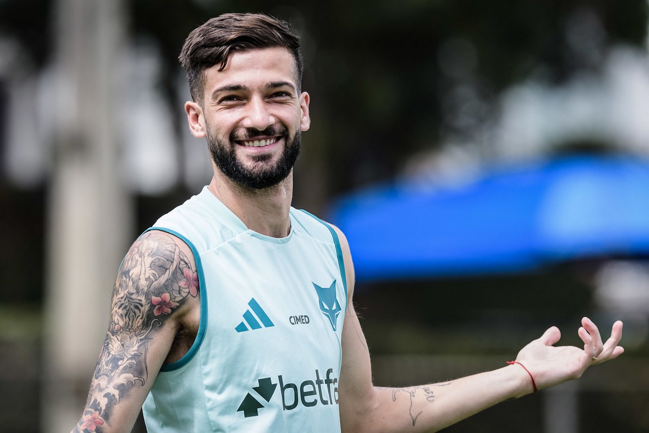 Argentino tem 27 anos e contrato até 2028